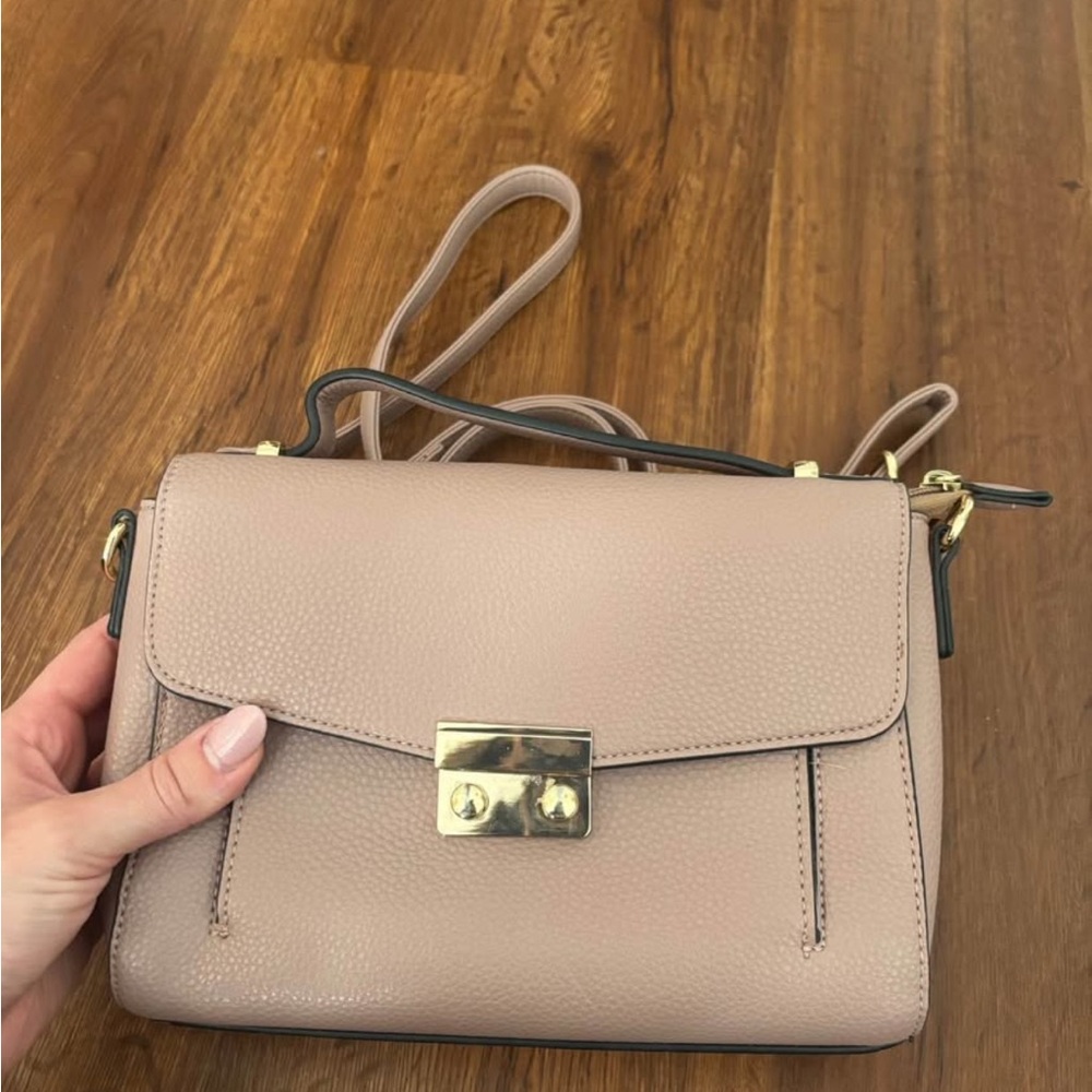 Elegant Tan Leather Handbag